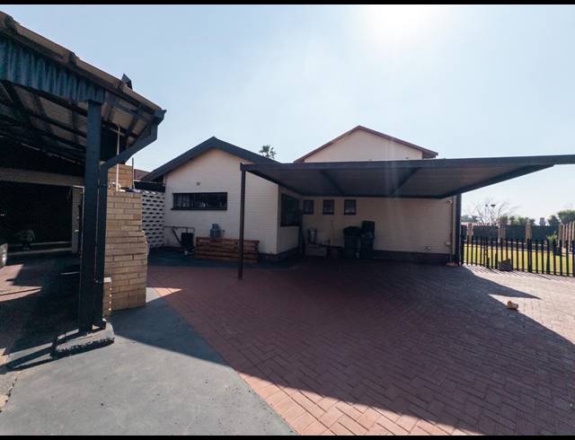 5 BEDROOM HOUSE FOR SALE IN BRENTHURST